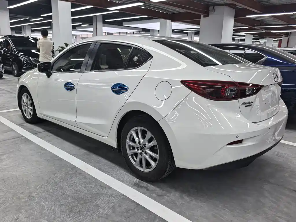 Mazda 3 Axela 2017 — фото 17