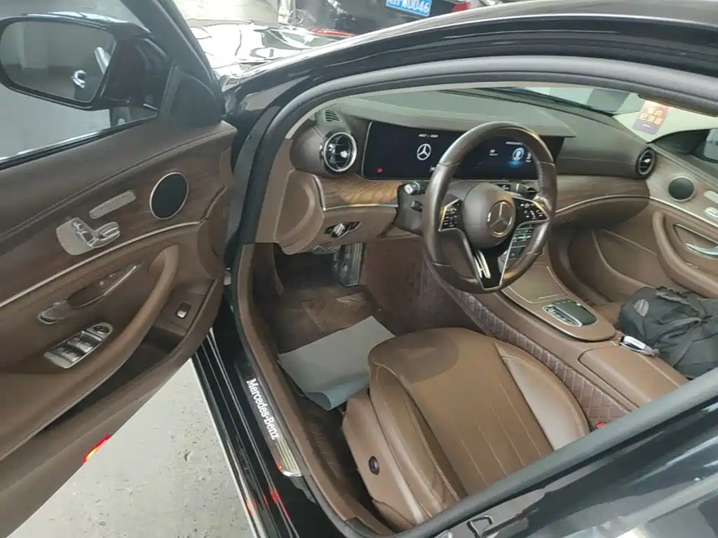 Mercedes-Benz E-Class 2022 — фото 16