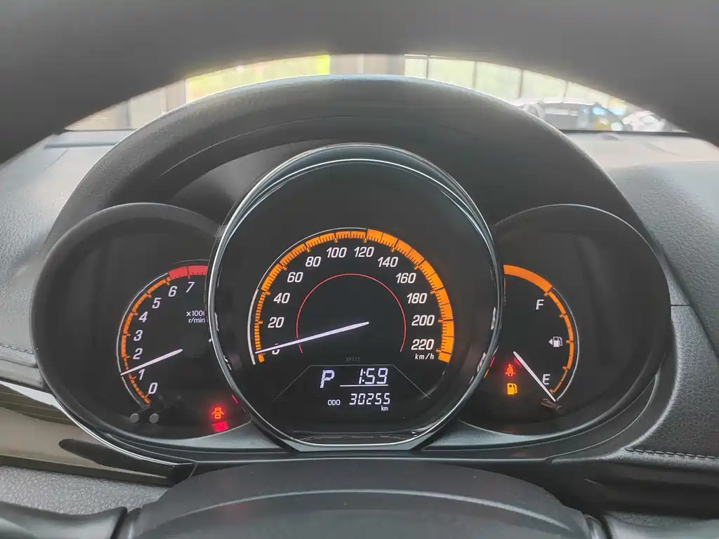 Toyota Yaris L 2022 — фото 11