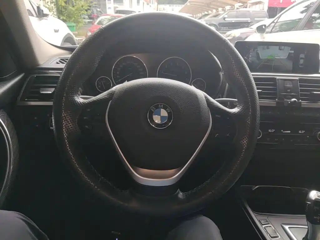 BMW 3 Series 2016 — фото 11