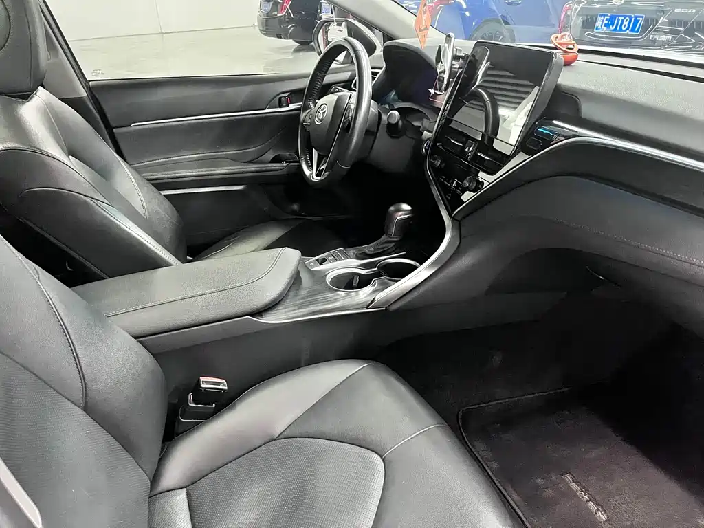 Toyota Camry 2020 — фото 13