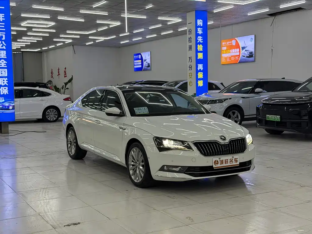 Skoda Superb 2019 — фото 3
