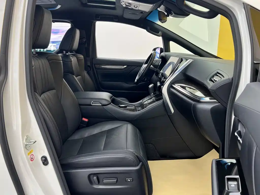 Toyota Alphard 2020 — фото 20
