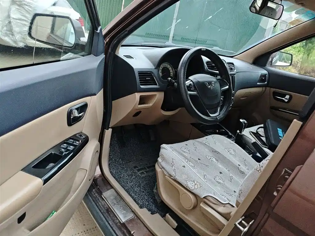 Wuling Hongguang 2015 — фото 14