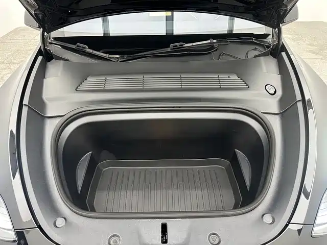 Tesla Model Y 2023 — фото 17
