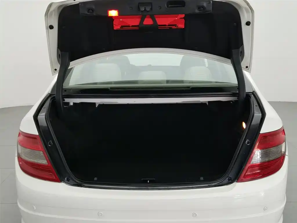 Mercedes-Benz C-Class 2010 — фото 16