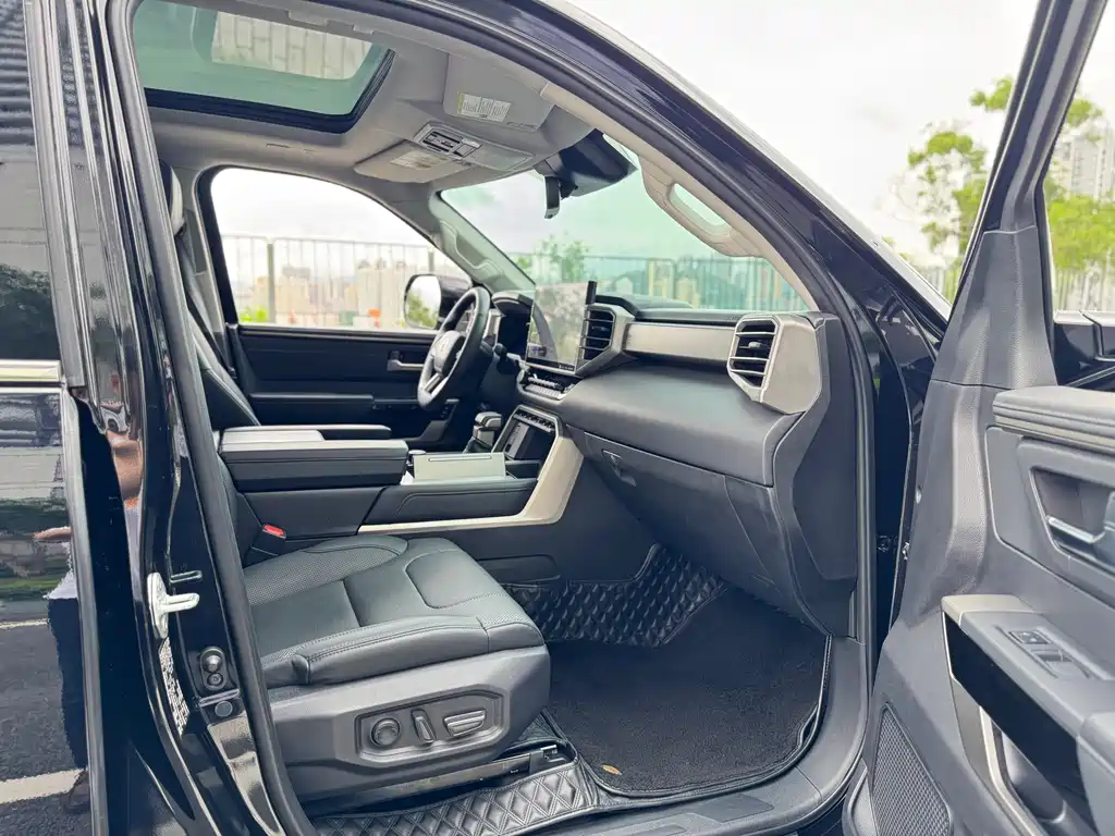 Toyota Sequoia 2023 — фото 13