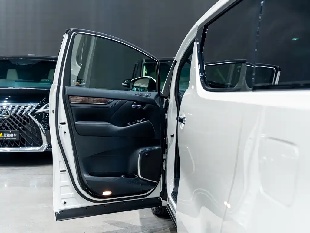 Toyota Alphard 2020 — фото 14