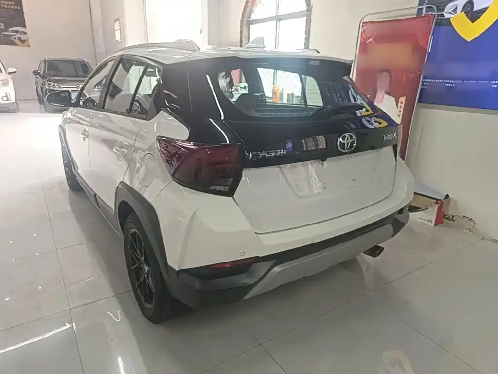 Toyota Yaris L 2021