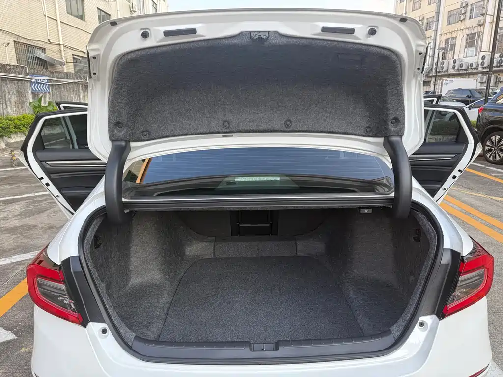 Honda Accord 2022 — фото 16
