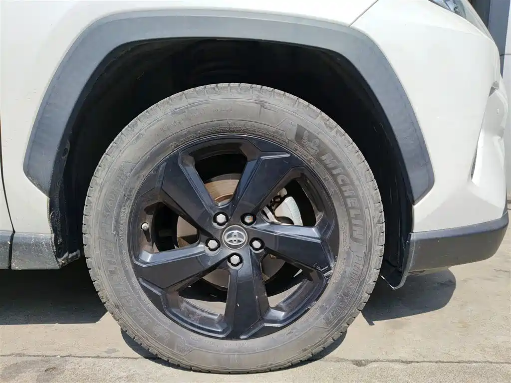 Toyota RAV4 2022 — фото 14