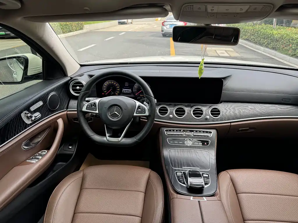Mercedes-Benz E-Class 2018 — фото 14