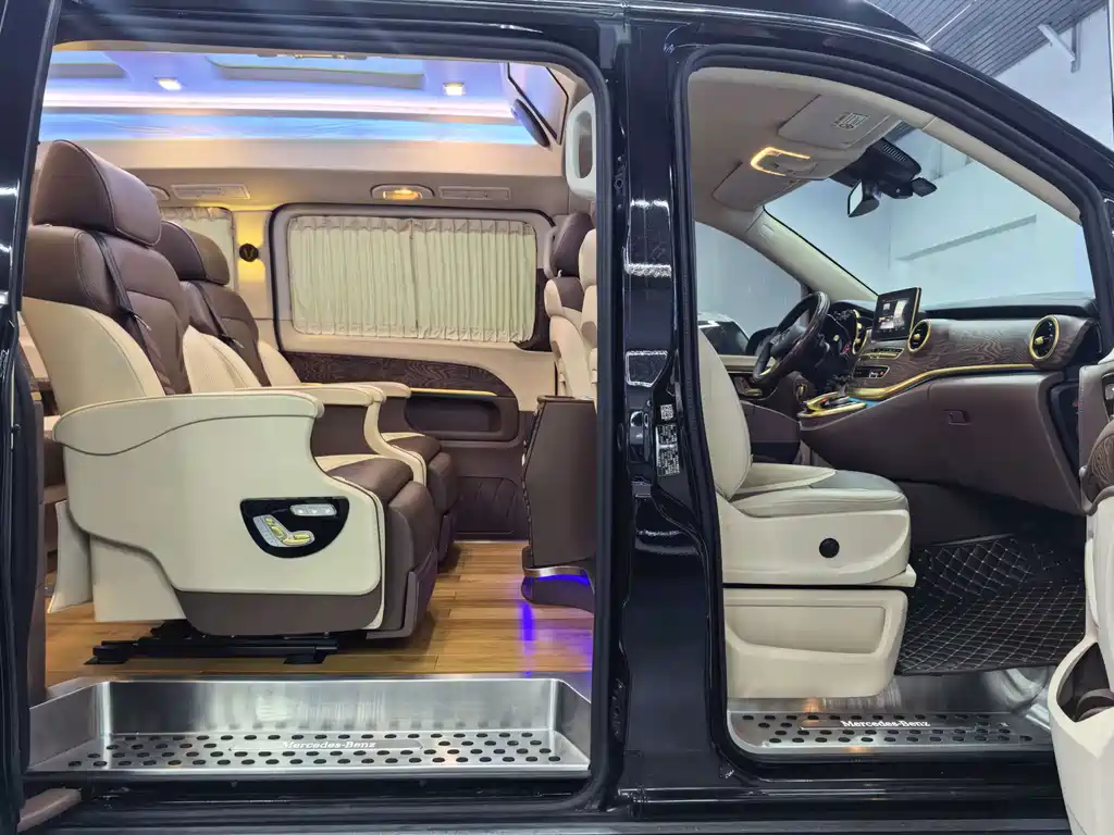 Mercedes-Benz V-Class 2019 — фото 12