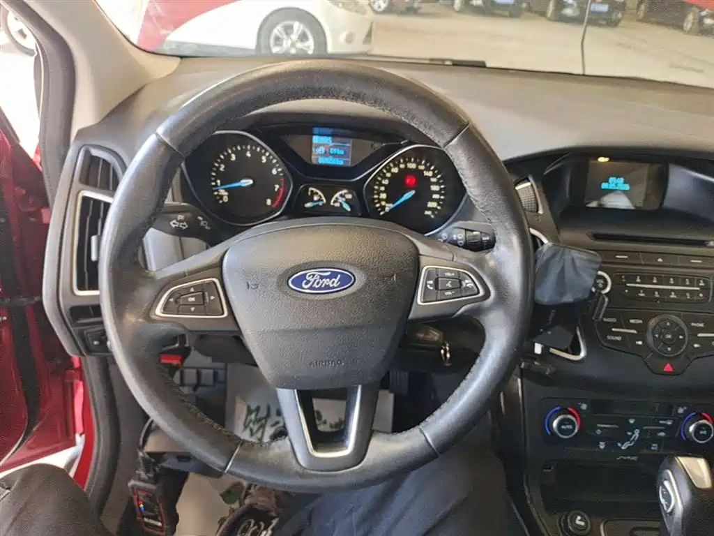 Ford Focus 2016 — фото 11