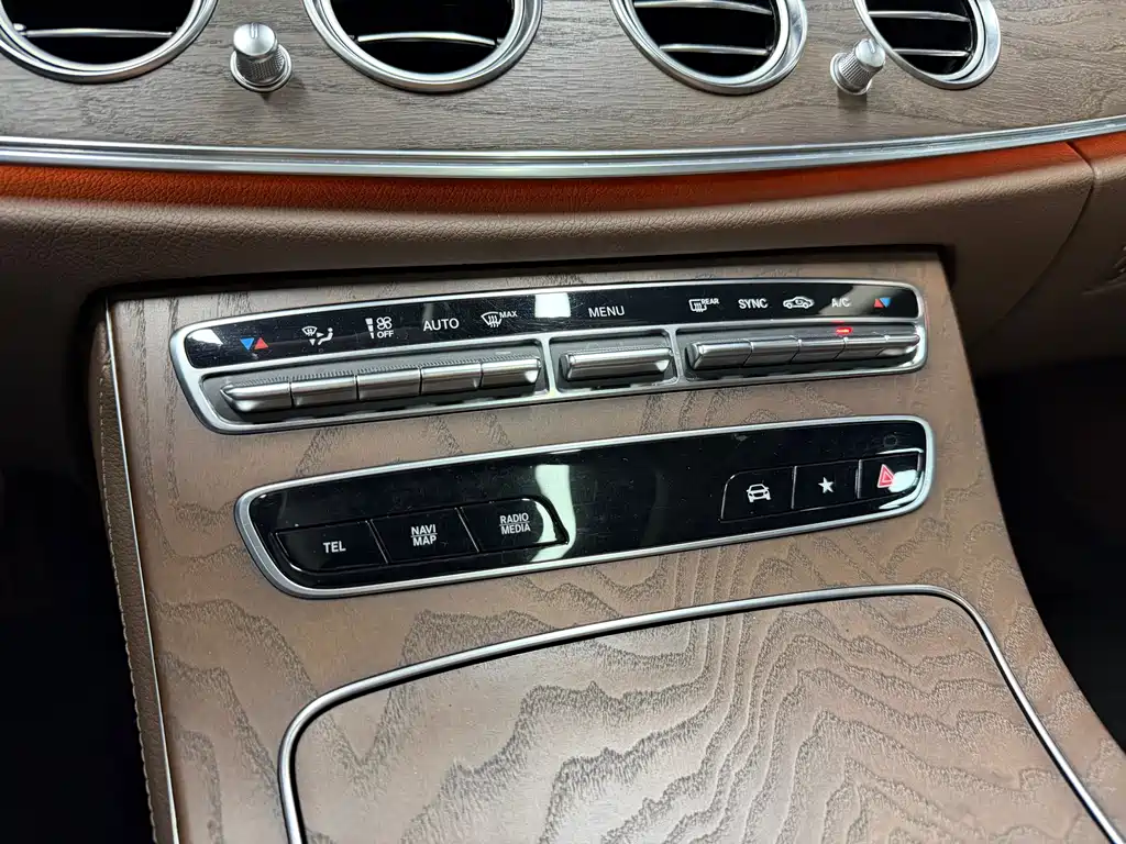 Mercedes-Benz E-Class 2020 — фото 16