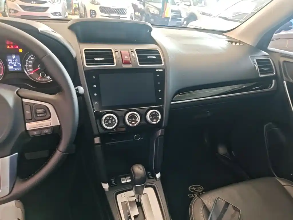 Subaru Forester 2017 — фото 10
