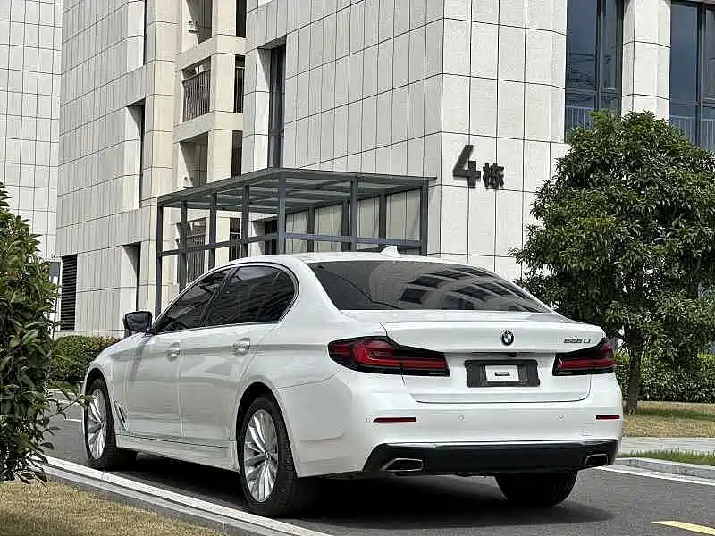 BMW 5 Series 2021 — фото 14