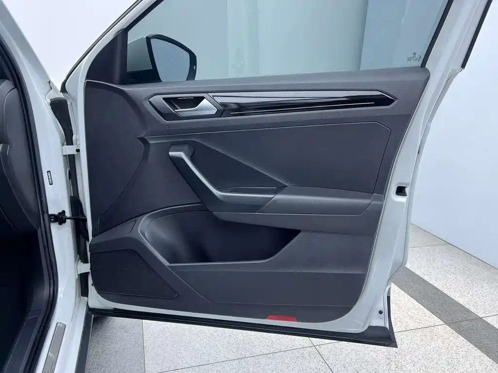 Volkswagen T-Roc 2022 — фото 13