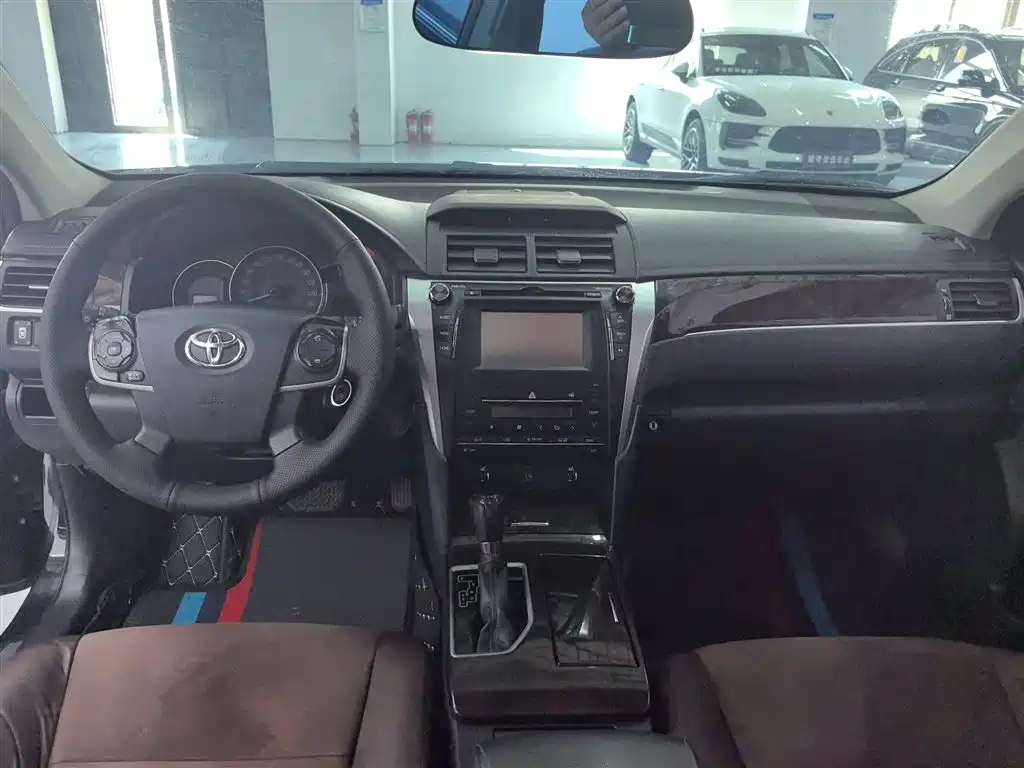 Toyota Camry 2017 — фото 16