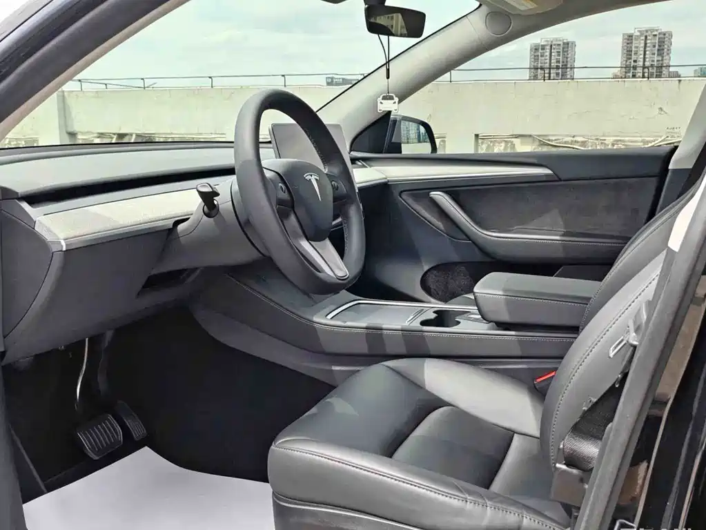 Tesla Model Y 2023 — фото 16