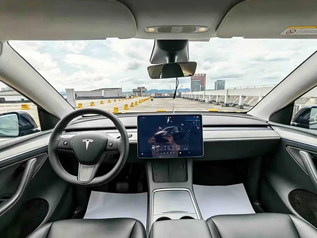 Tesla Model Y 2023 — фото 13