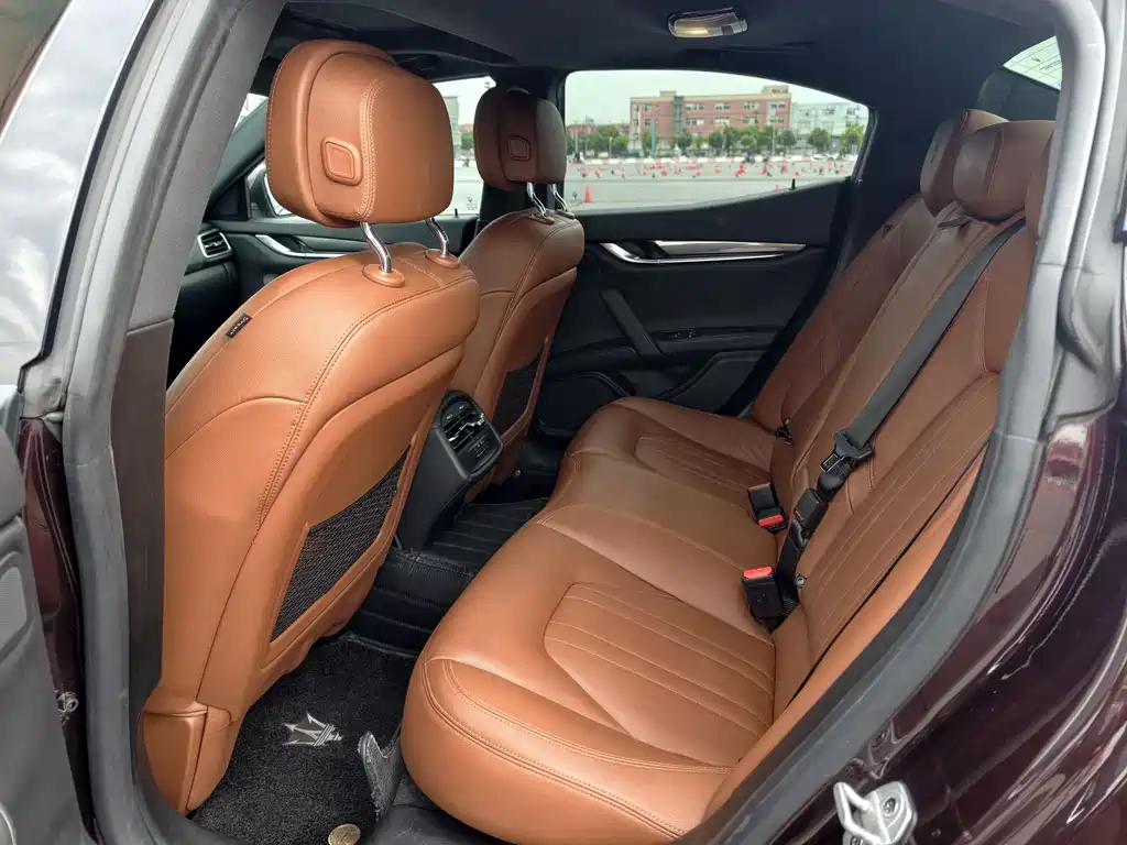 Maserati Ghibli 2019 — фото 11