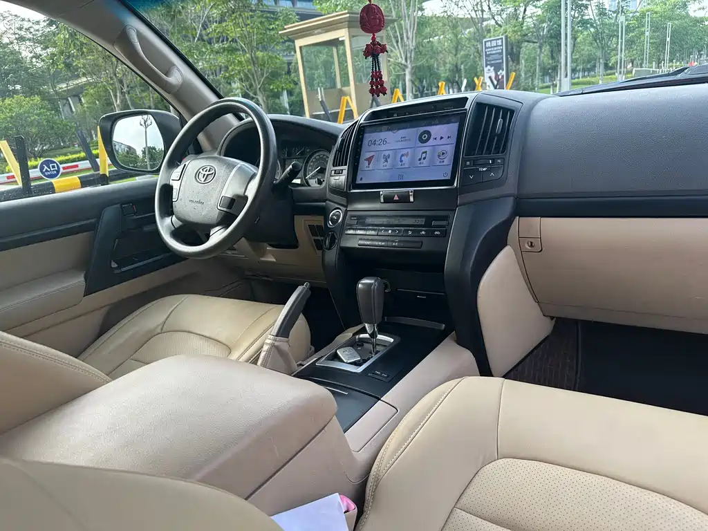 Toyota Land Cruiser 2016 — фото 13