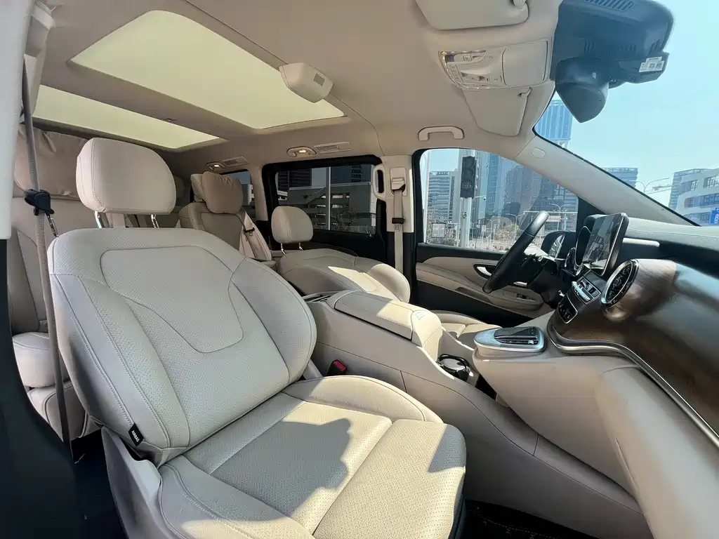 Mercedes-Benz V-Class 2024 — фото 14