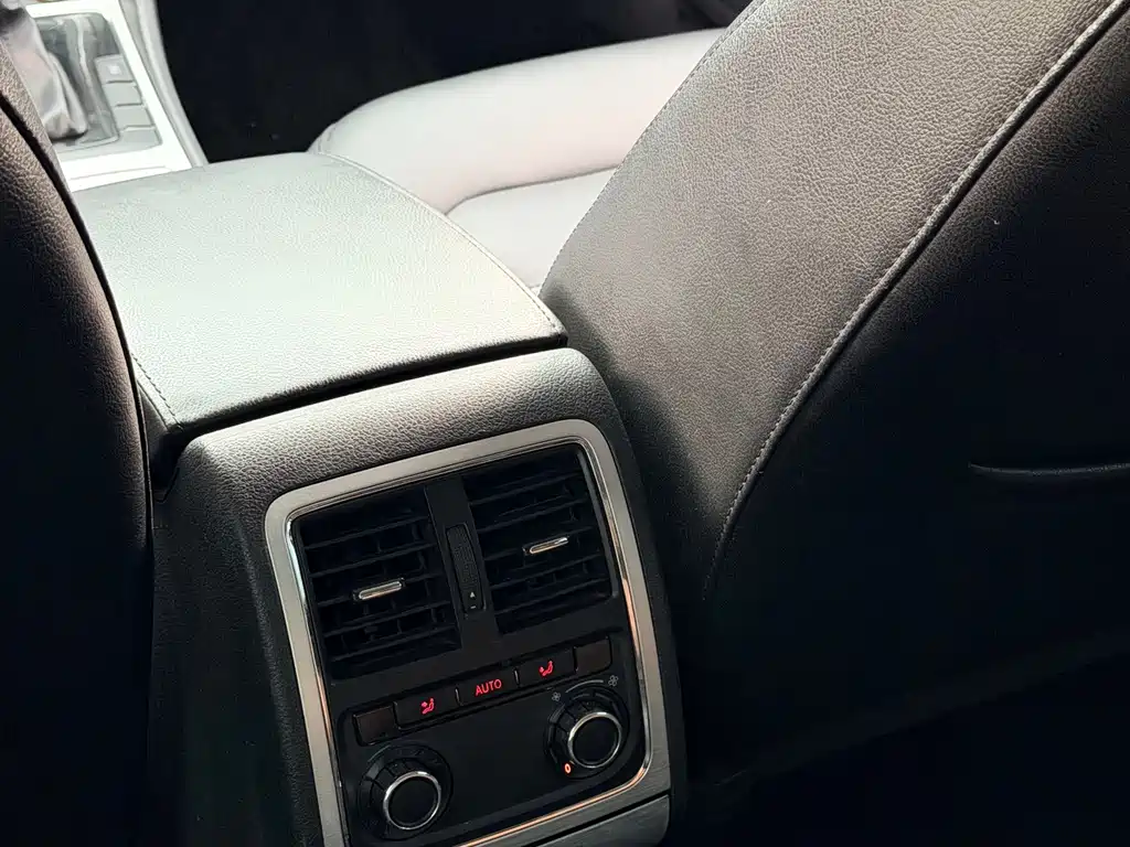 Volkswagen Passat 2015 — фото 16