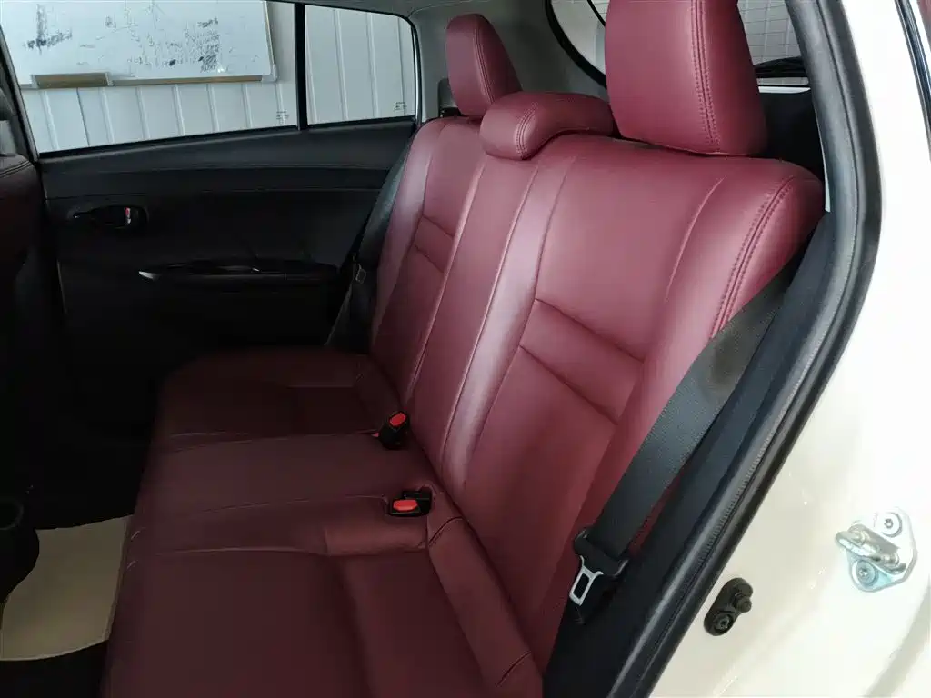 Toyota Yaris L 2022 — фото 17