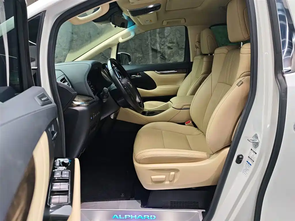Toyota Alphard 2022 — фото 8