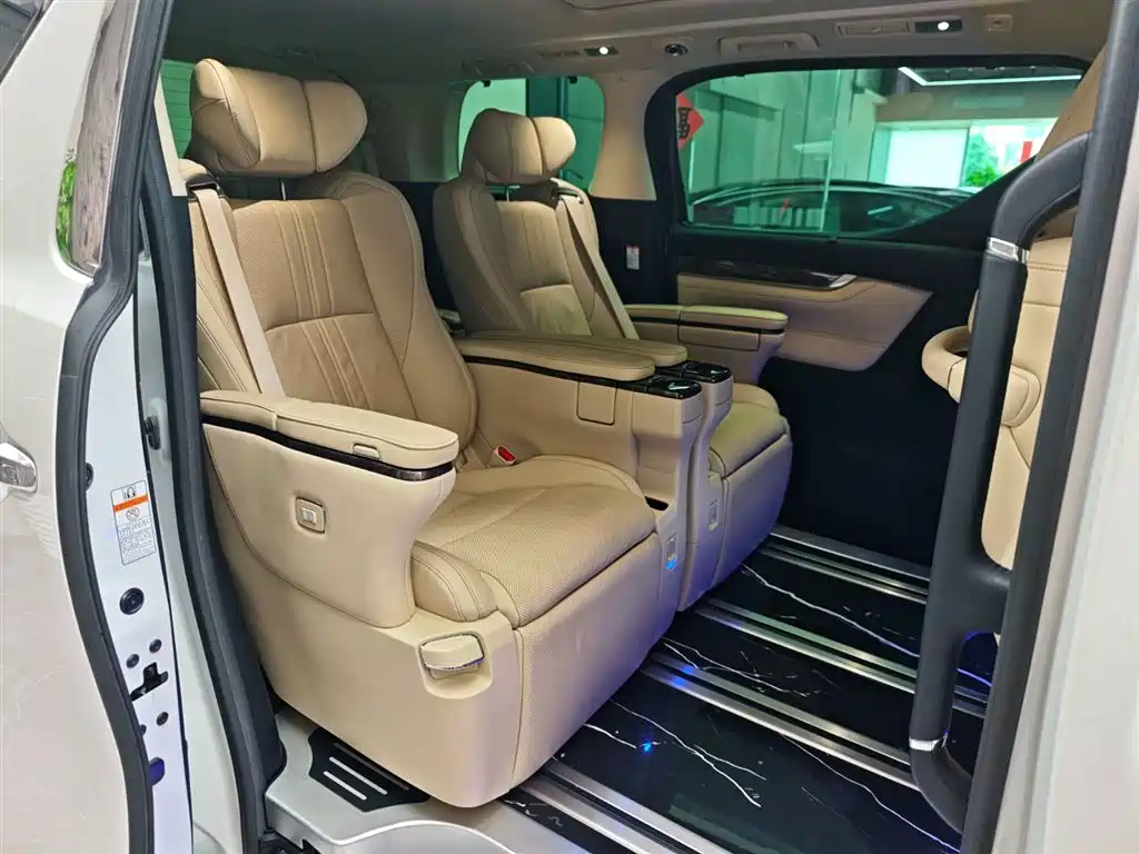 Toyota Alphard 2022 — фото 12