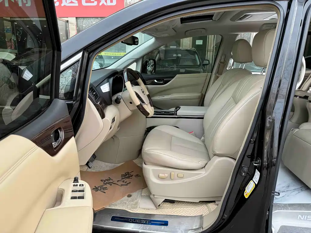 Nissan Quest 2015 — фото 16