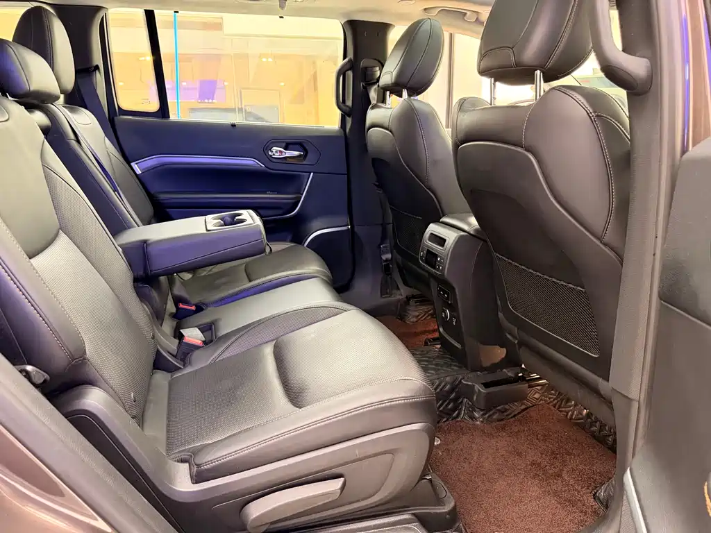 Jeep Grand Commander 2018 — фото 17