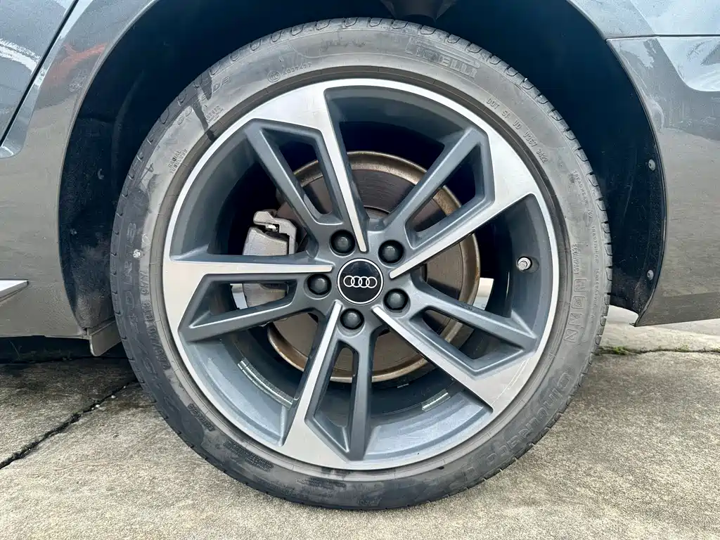 Audi A4L 2023 — фото 18