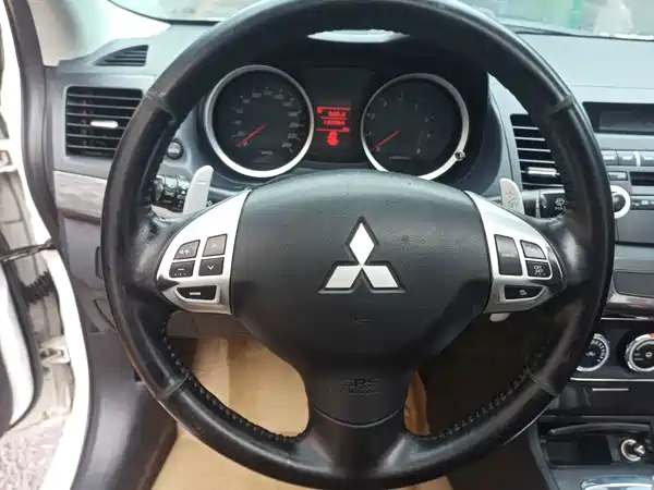 Mitsubishi Lancer EX 2013