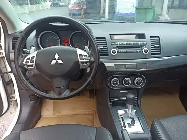 Mitsubishi Lancer EX 2013