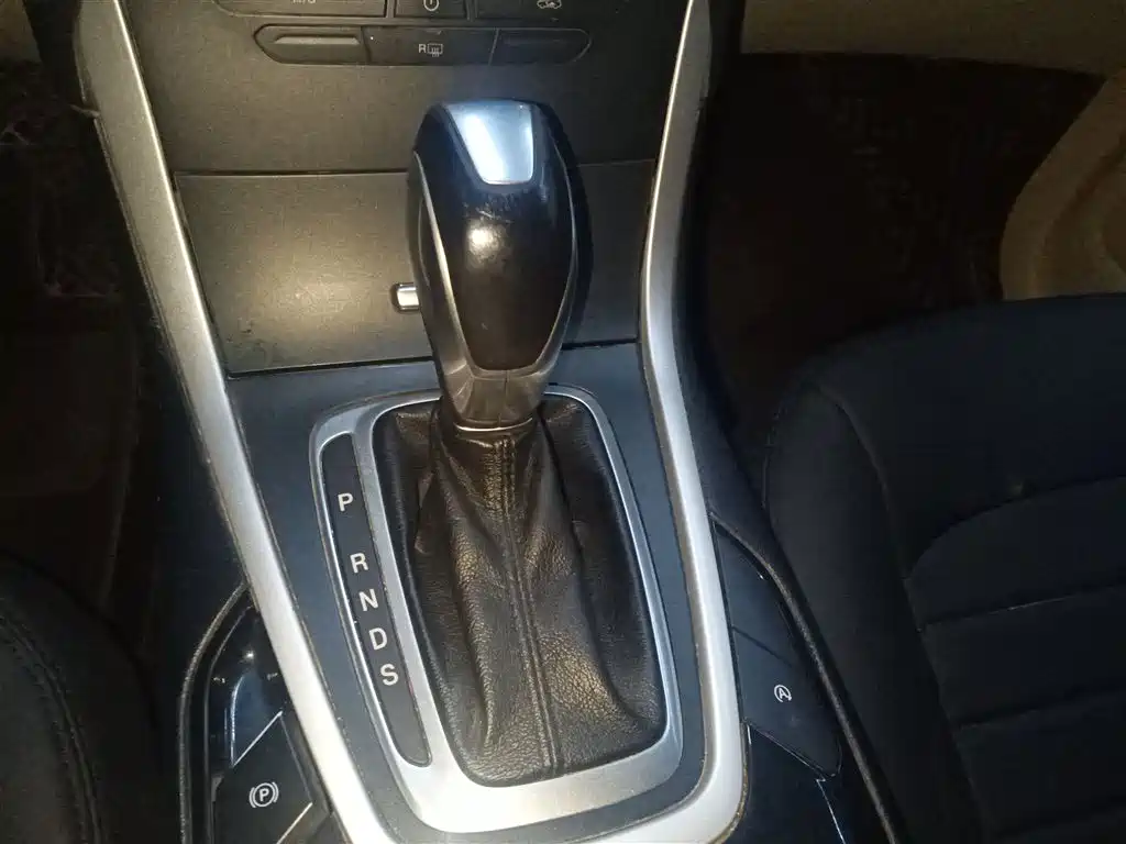 Ford Edge 2018 — фото 14