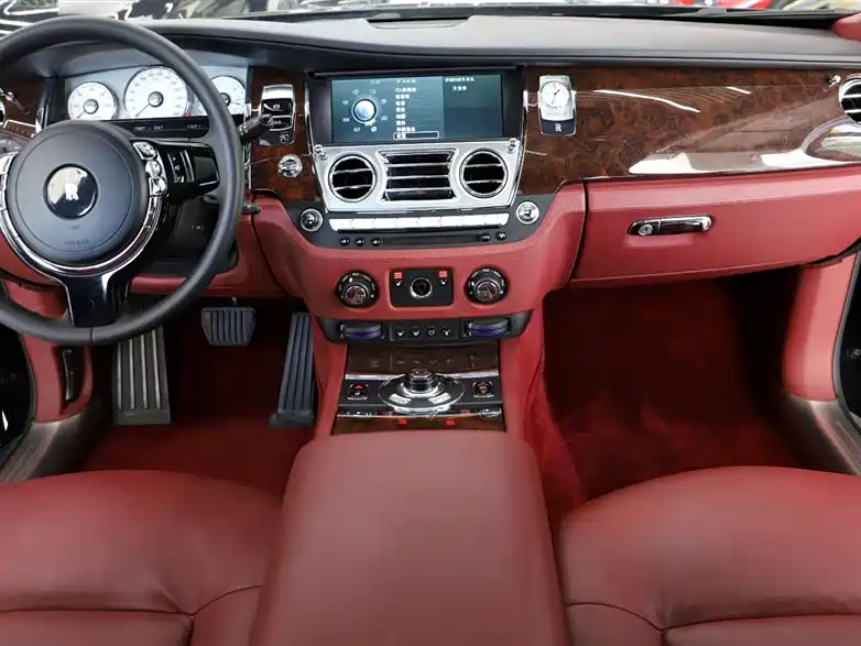 Rolls-Royce Ghost 2011 — фото 19