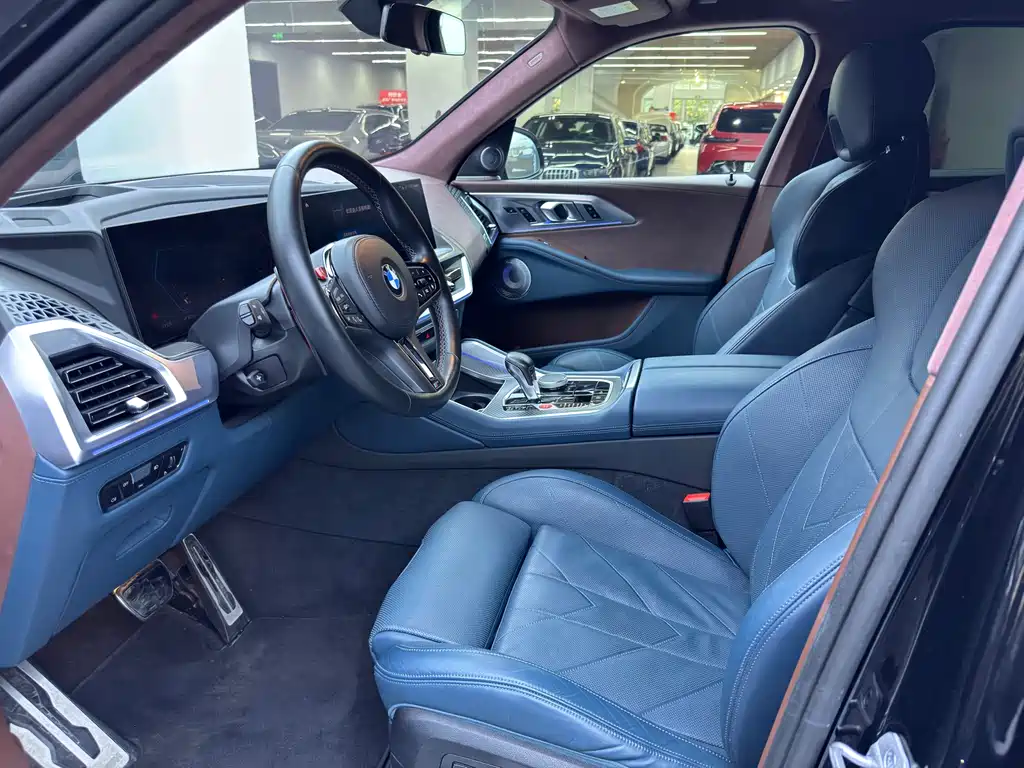 BMW XM 2023 — фото 10