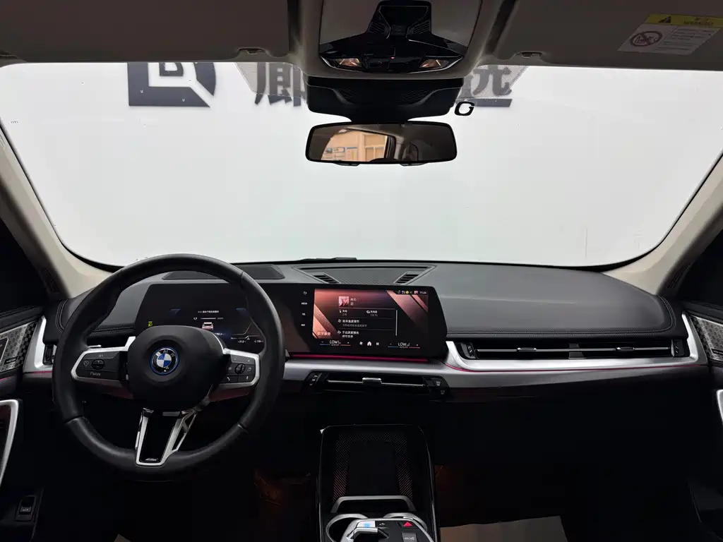 BMW iX1 2024
