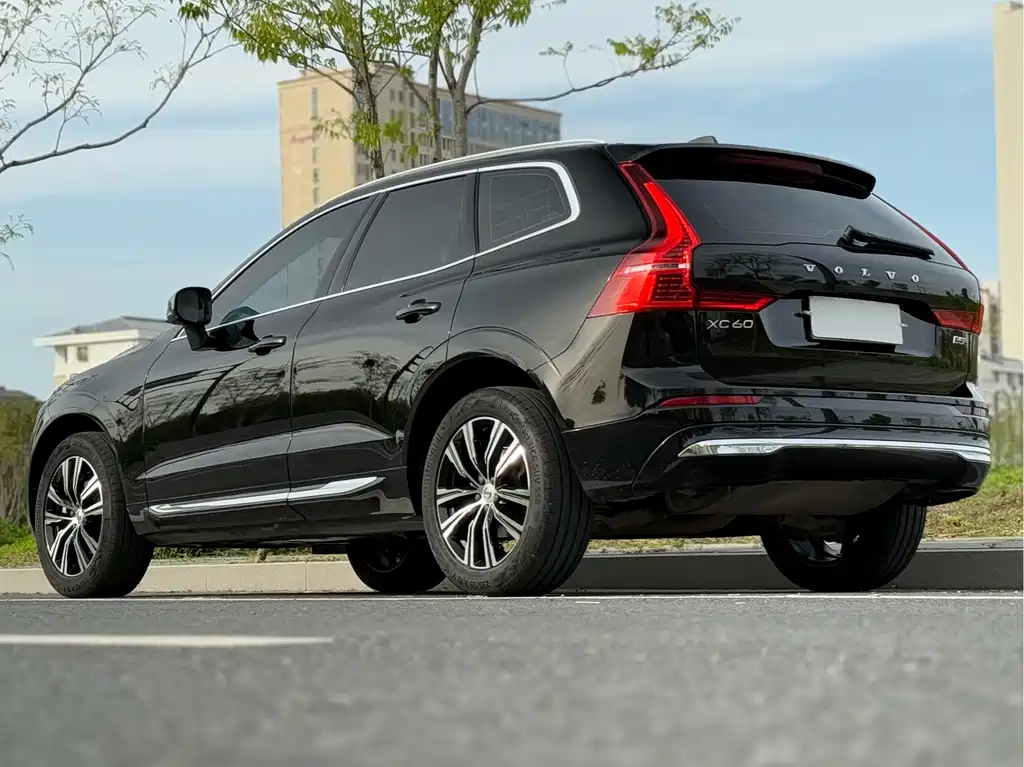Volvo XC60 2021 — фото 15