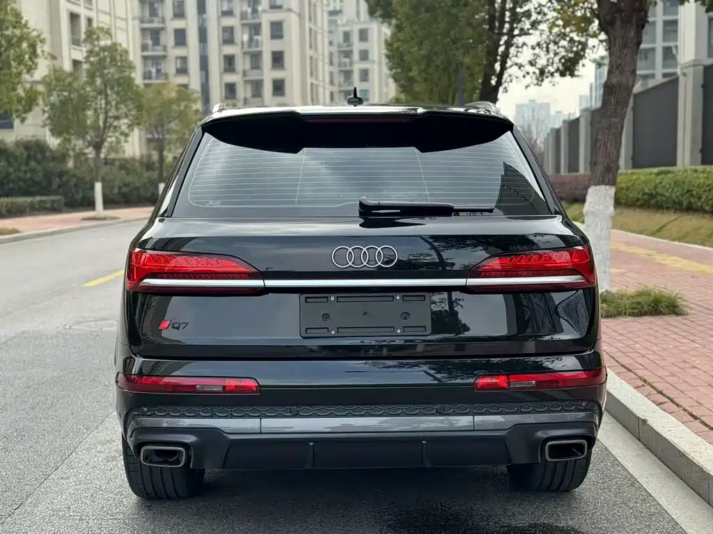 Audi Q7 2024 — фото 14