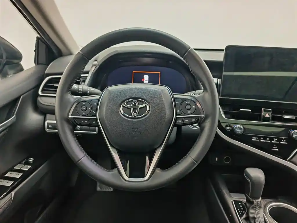 Toyota Camry 2022 — фото 11