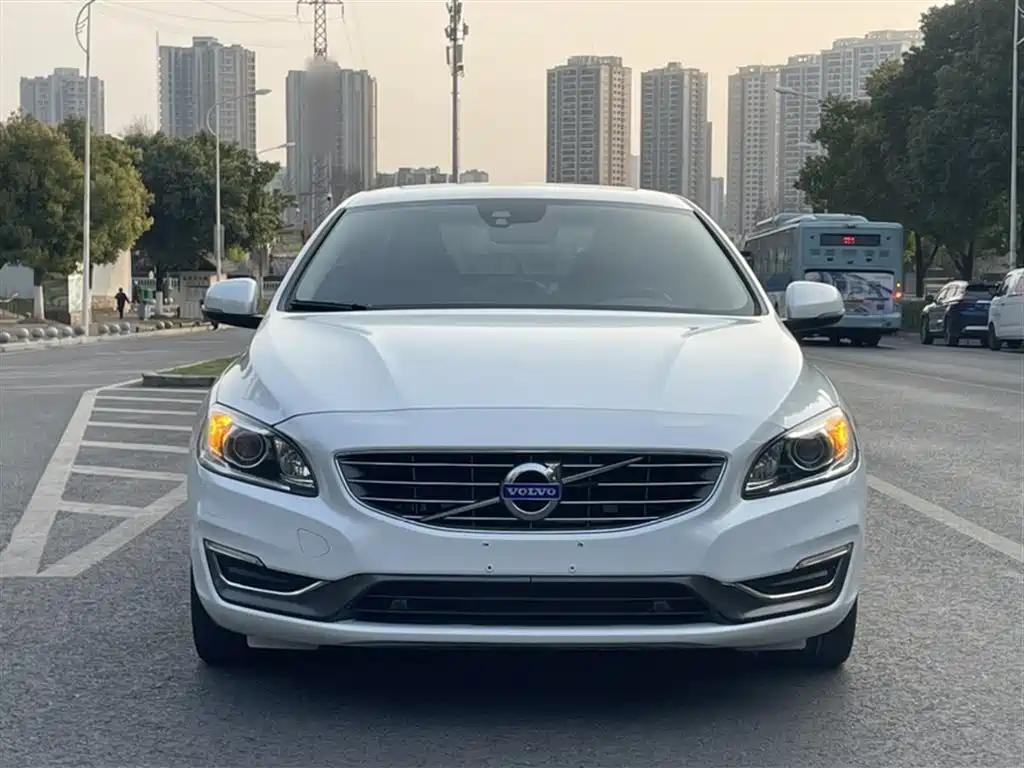Volvo S60 2014 — фото 24