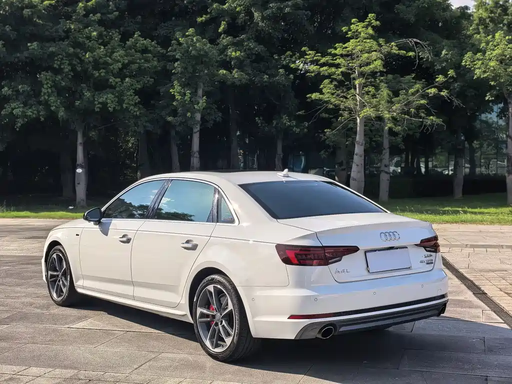 Audi A4L 2018