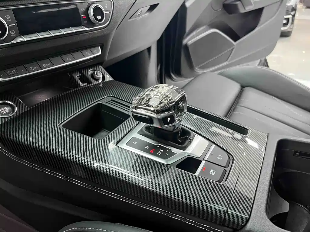 Audi Q5L 2023 — фото 24