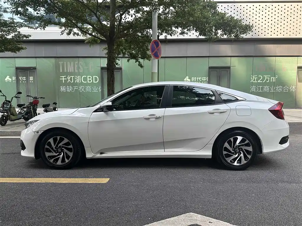 Honda Civic 2016 — фото 10