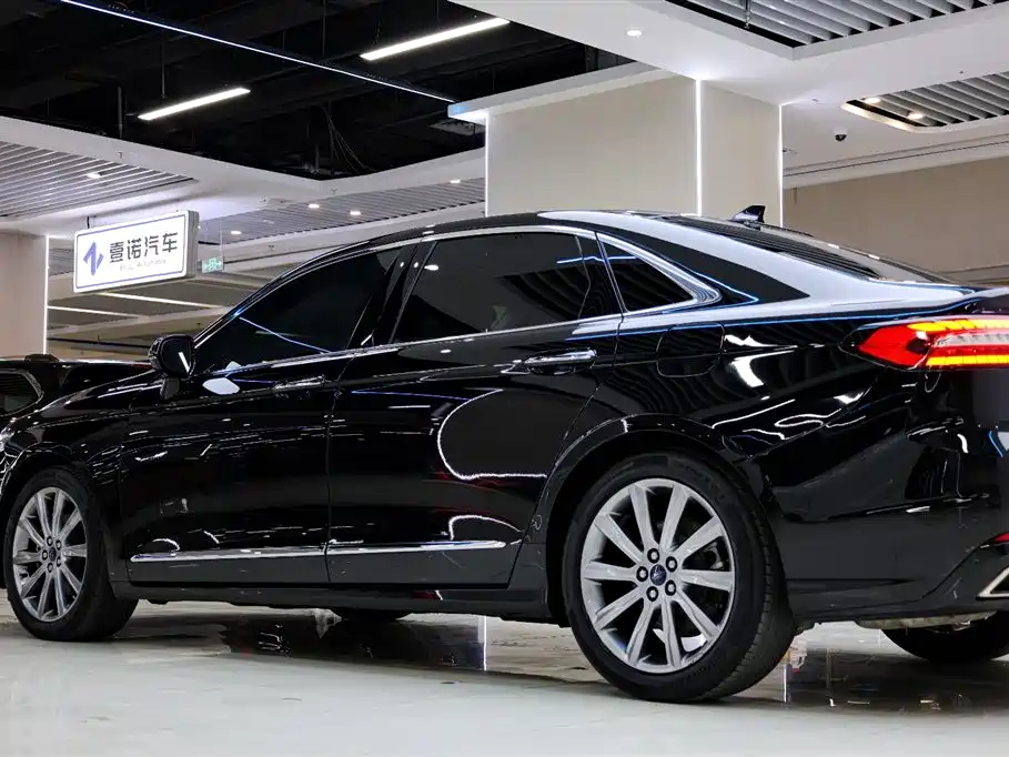 Ford Taurus 2021 — фото 12