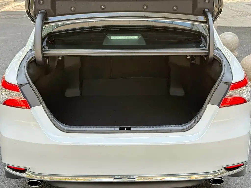 Toyota Camry 2023 — фото 27